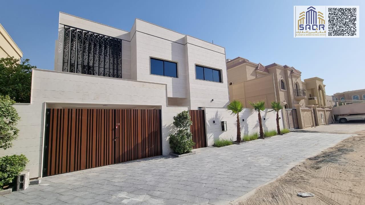 Enjoy a sophisticated lifestyle in this distinctive villa with a modern design and luxurious finishing.