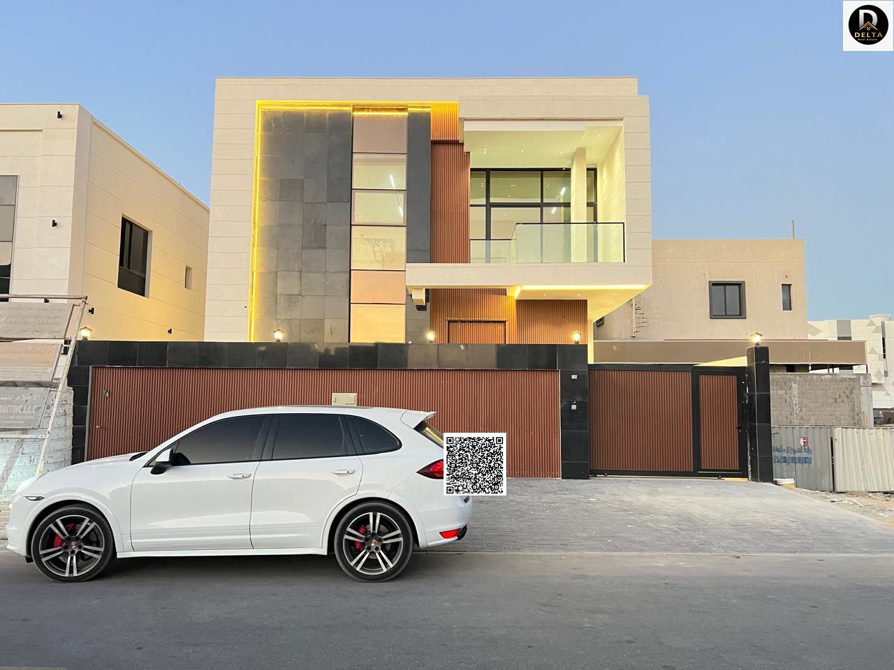 Modern villa, super deluxe finishing, two floors and a roof with a swimming pool and roof terrace, price including registration and ownership fees.