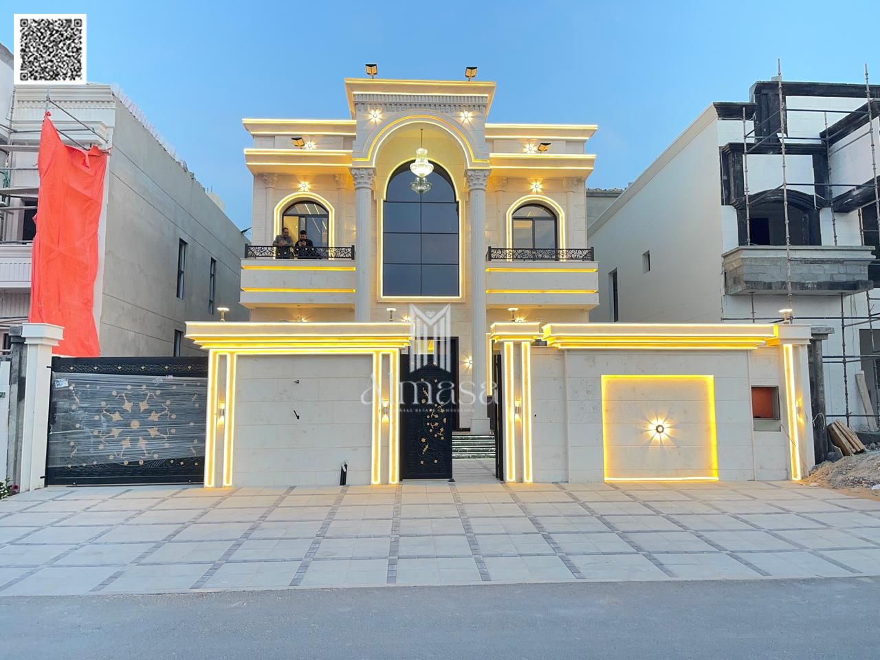 For sale: Classic villa with 6 bedrooms, 2 living rooms, and a large majlis (reception room), fees included.