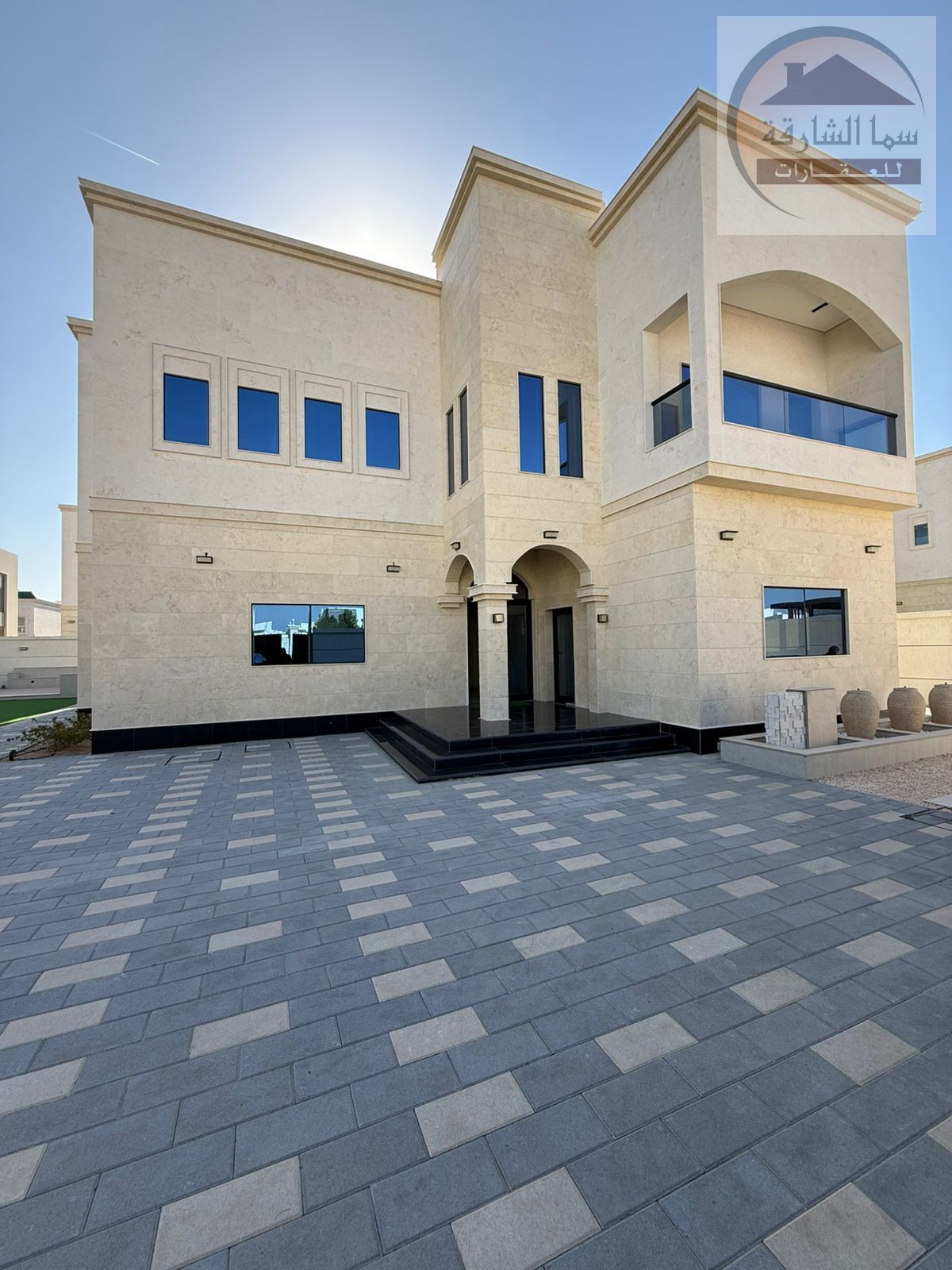 Villa for sale in Al Houshi area, Sharjah, at a special price with elegant design. Freehold ownership available for all Arab nationalities.