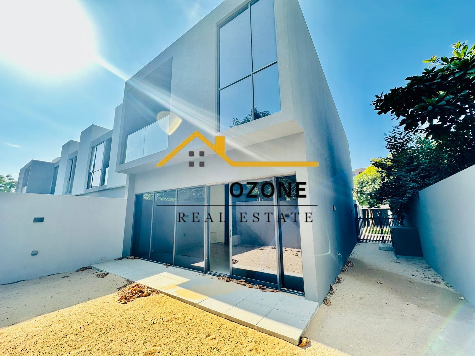 One payment,corner unit adorable for living