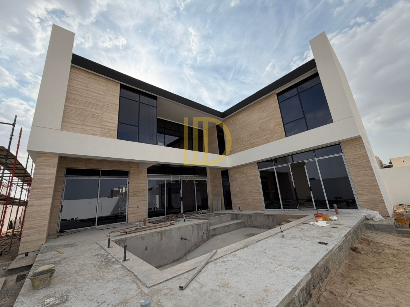 5BR Luxury Villa Rent | Lift, Pool | Next to Emirates Rd