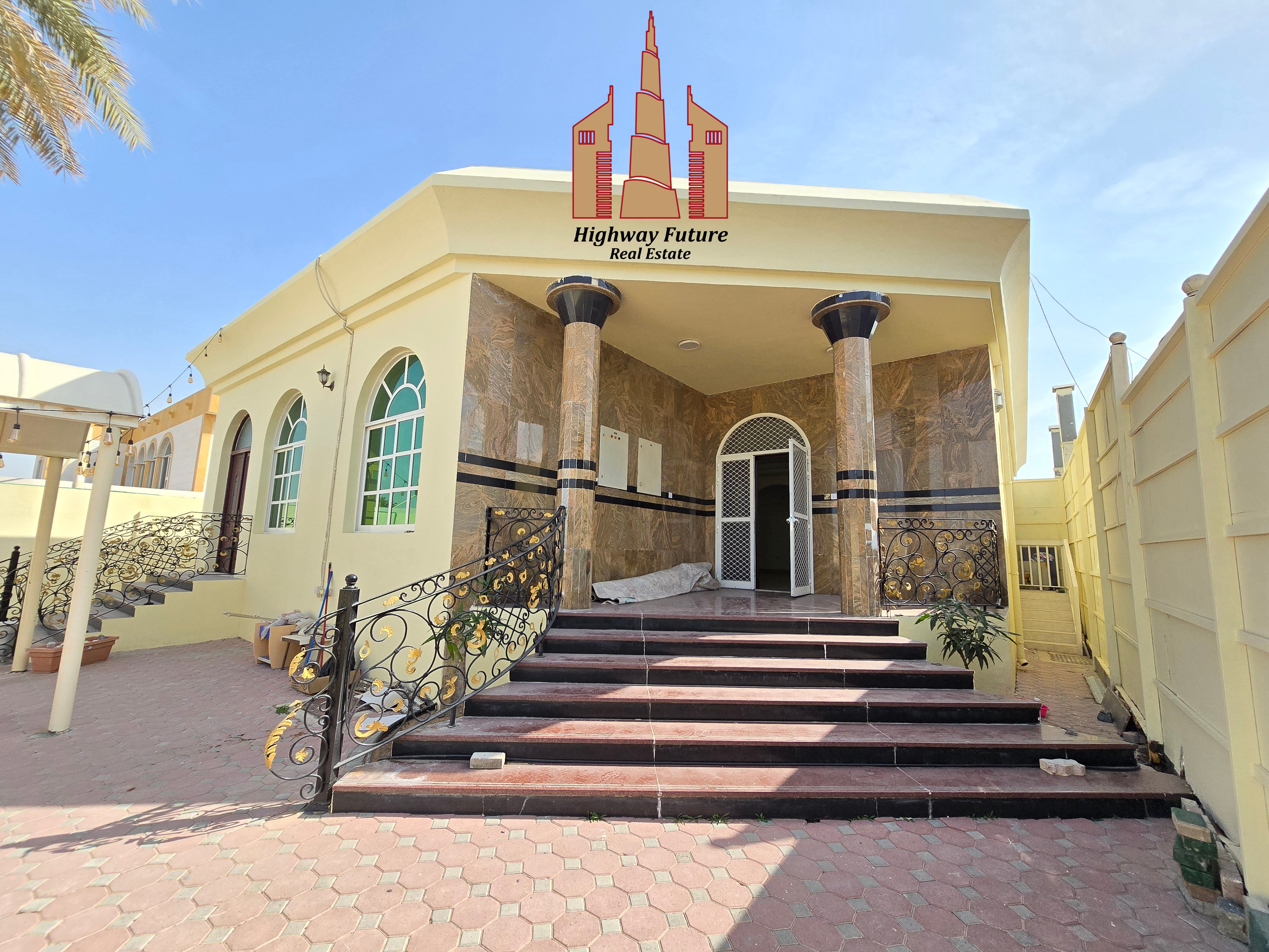 Like new neat and clean 3 bedroom villa hall Majlis Maid room parking with Ac just 100k
