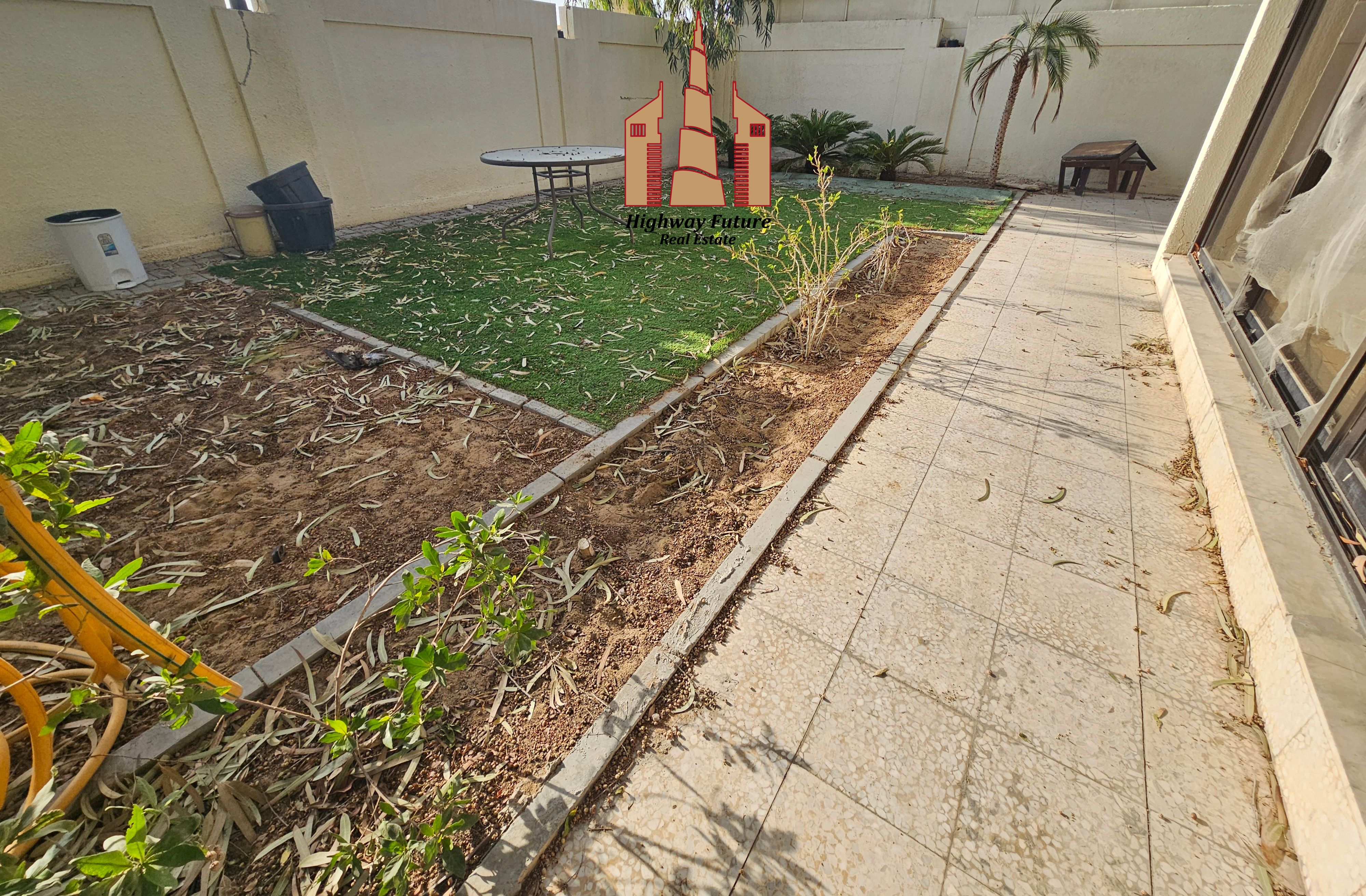 5 Bed room Hall Majlis Maids room wardrobe store room laundry room parking gardan 140k