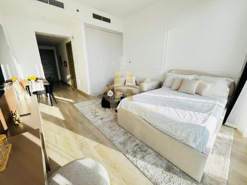Ready to Move | Furnished | Open for 12 Cheques