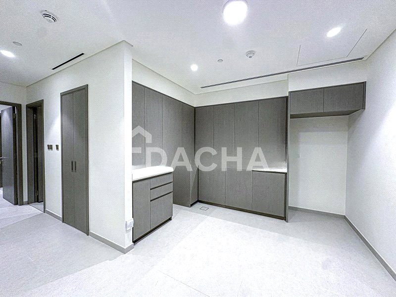 UNFURNISHED | Spacious and Vibrant Unit