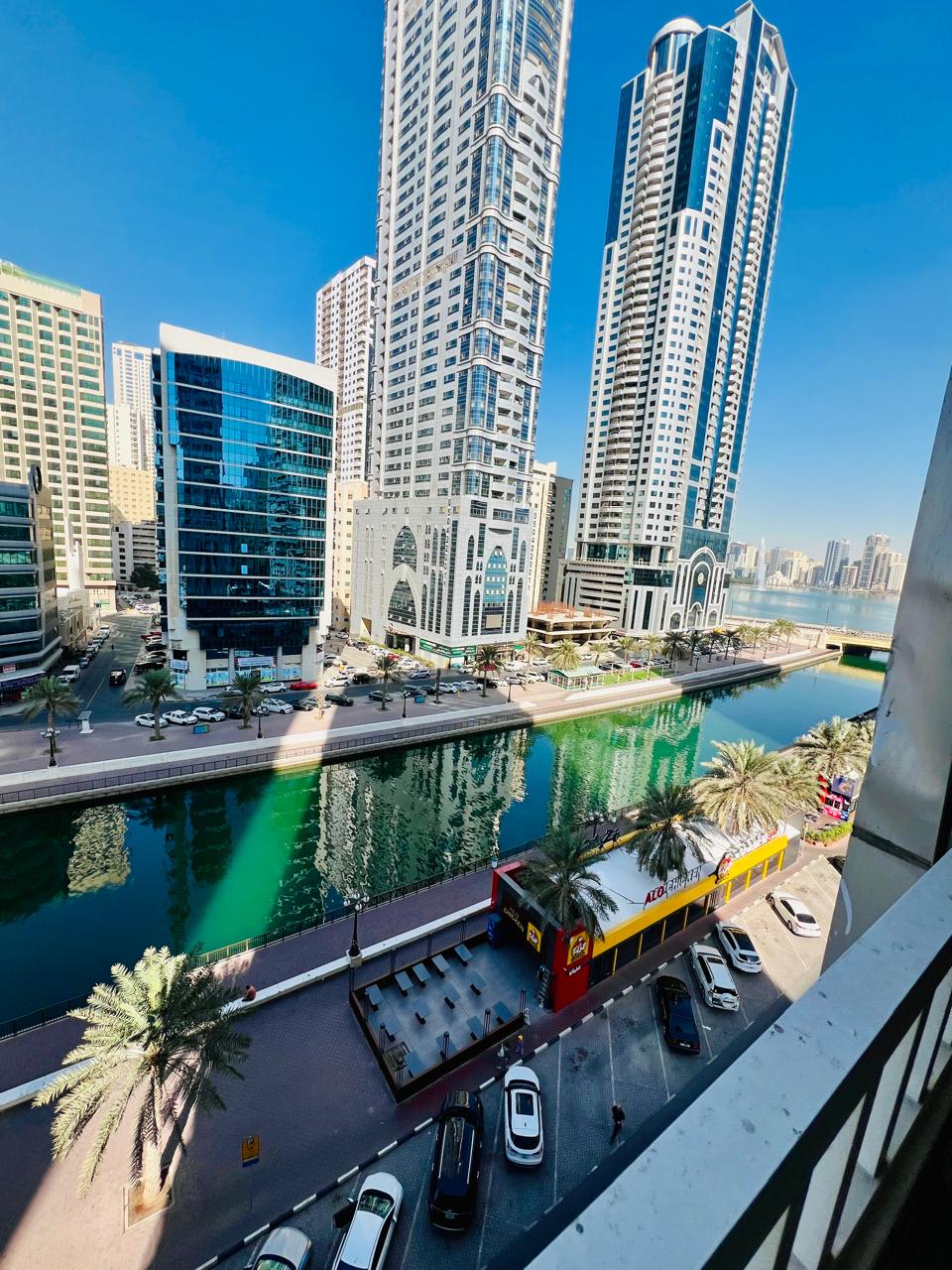Luxury 3BR hall in Al Qasba, free parking, central AC, open views, close to services