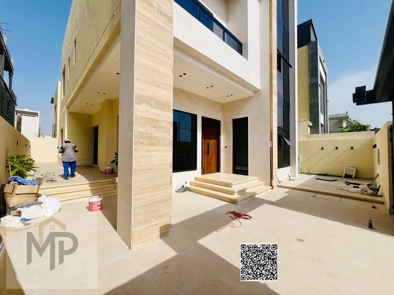 Luxury villa for sale in Al Yasmin, Ajman, in a prime location on a main road. Electricity and water connections are included in the price.