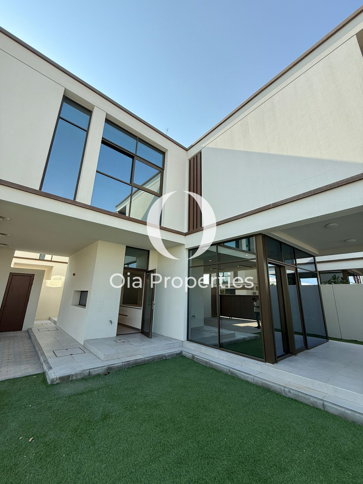Modern Corner 3BR TH | Premium Facilities | Prime Area