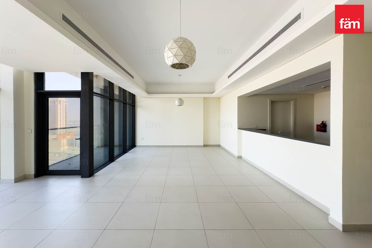 Spacious APT With Maid Near Burj Khalifa | Vacant
