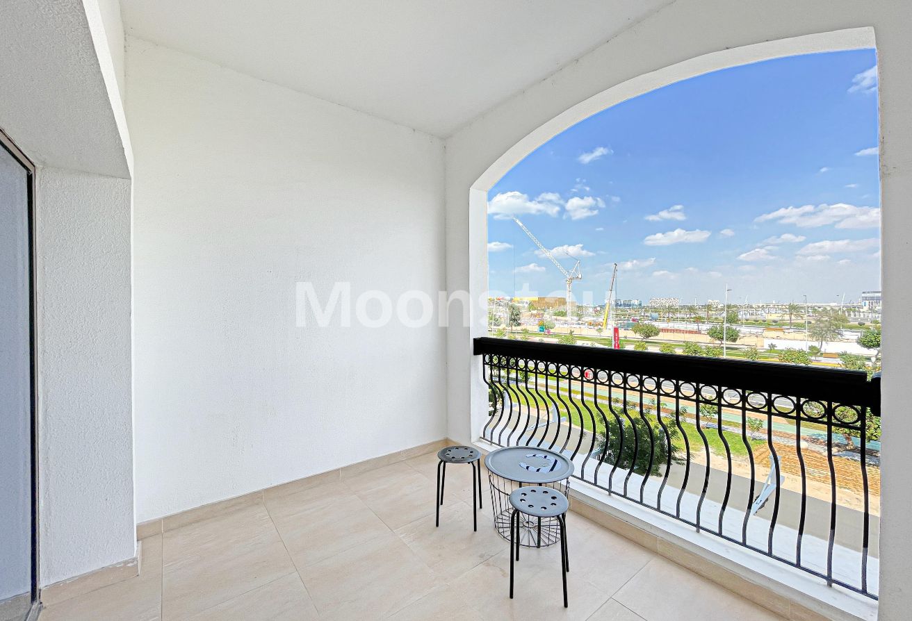 2 Balconies | Rented | Road View