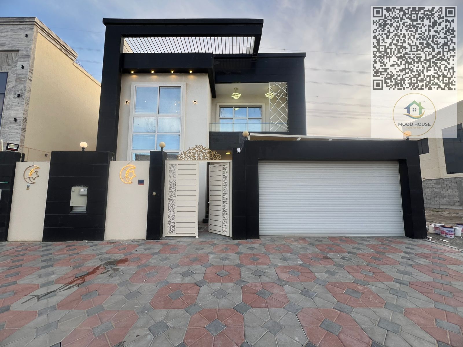 For rent: 5-bedroom villa with a maid’s room, living room, and majlis in Al Yasmeen area, with a large external setback.