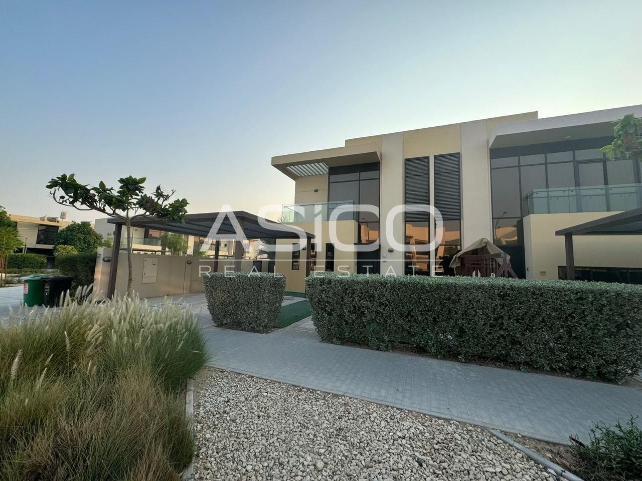 Corner Unit | 3br+ Maid | Private garden