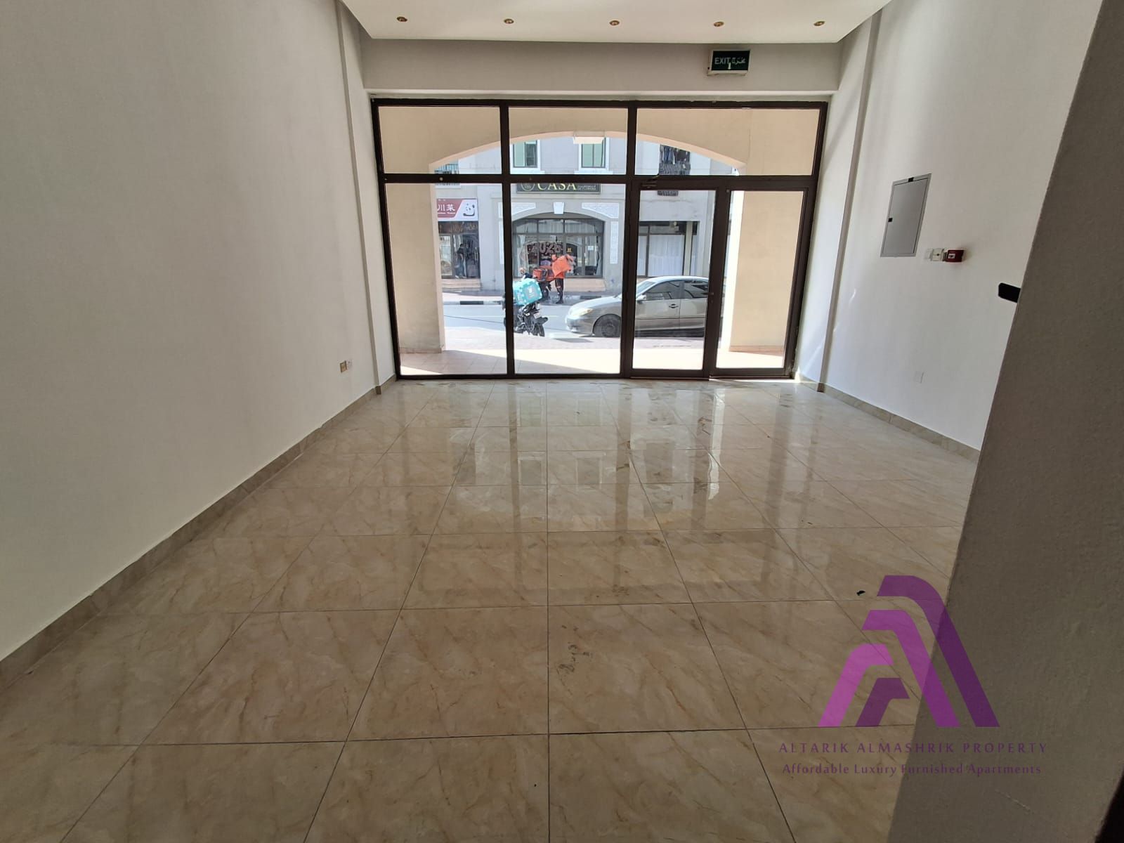 Spacious shop for rent ready to move in