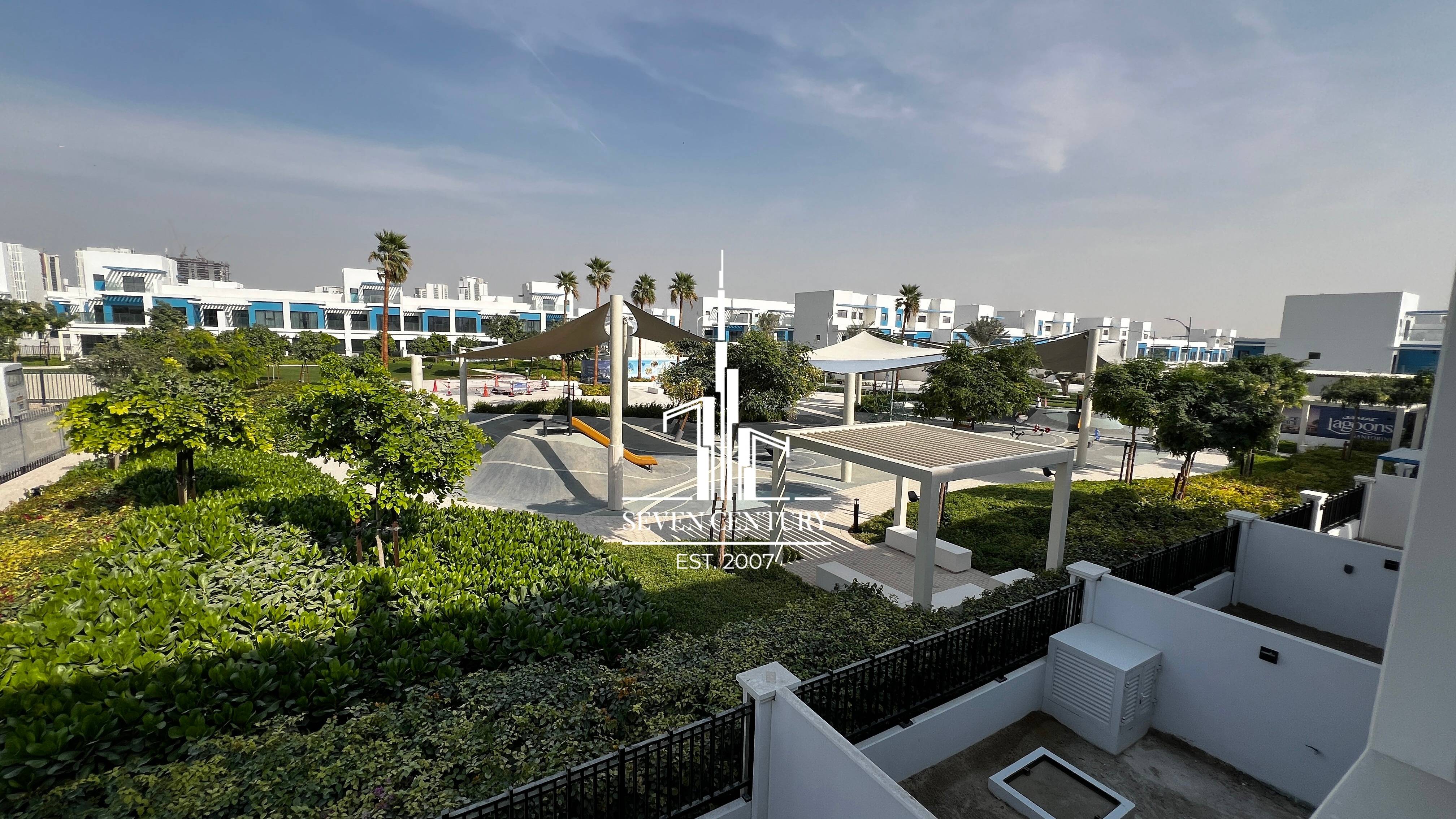 Landscaped | Single Row Corner Unit | Full Privacy