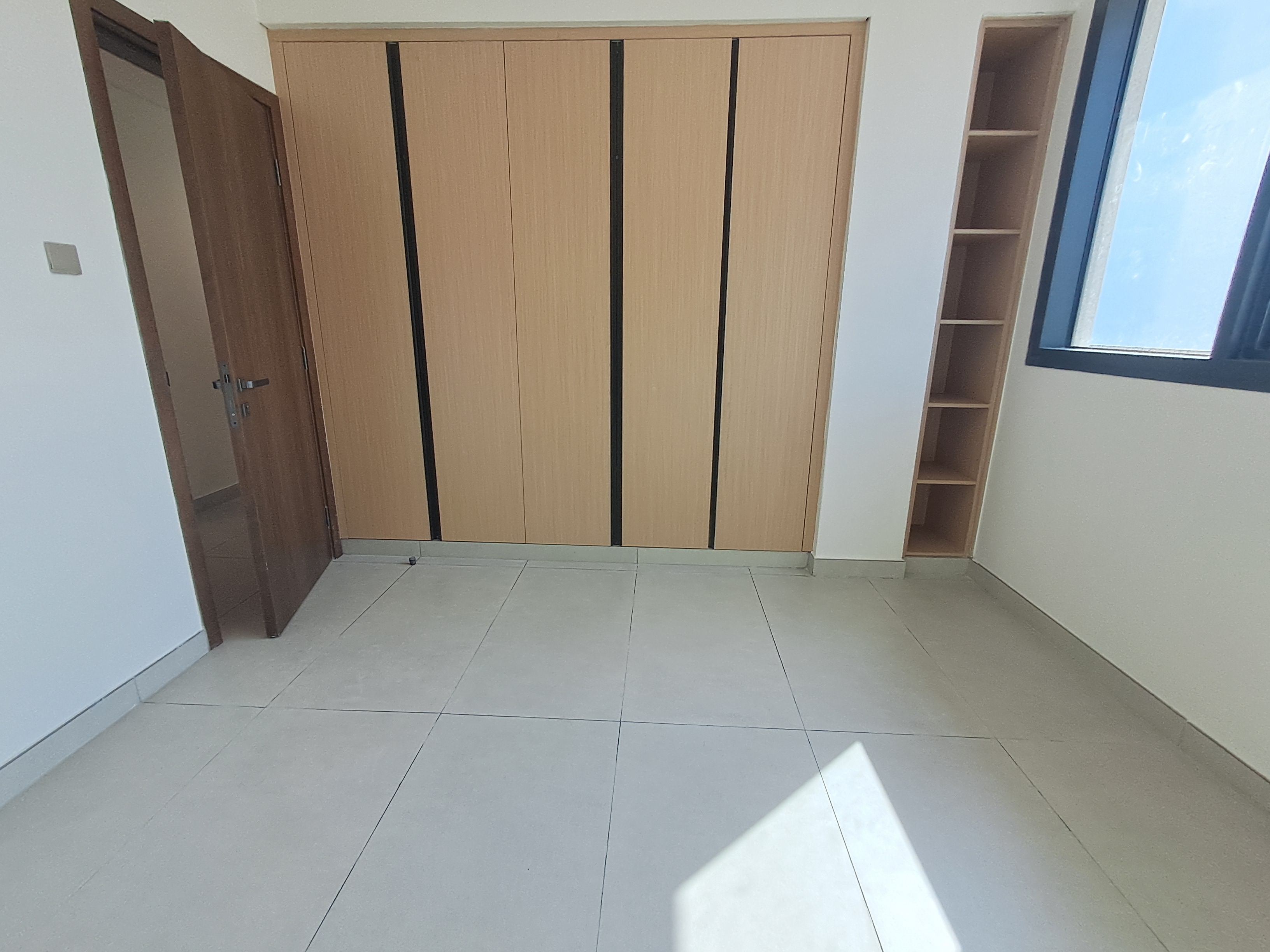 Brand new 1bhk with balcony and 2washroom and wardrobe 50k available