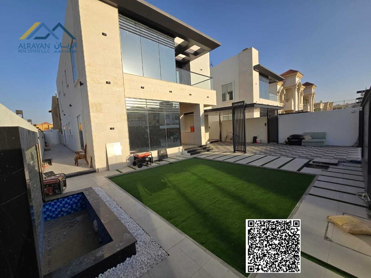 Freehold ownership for all nationalities with easy banking facilities and large spaces.