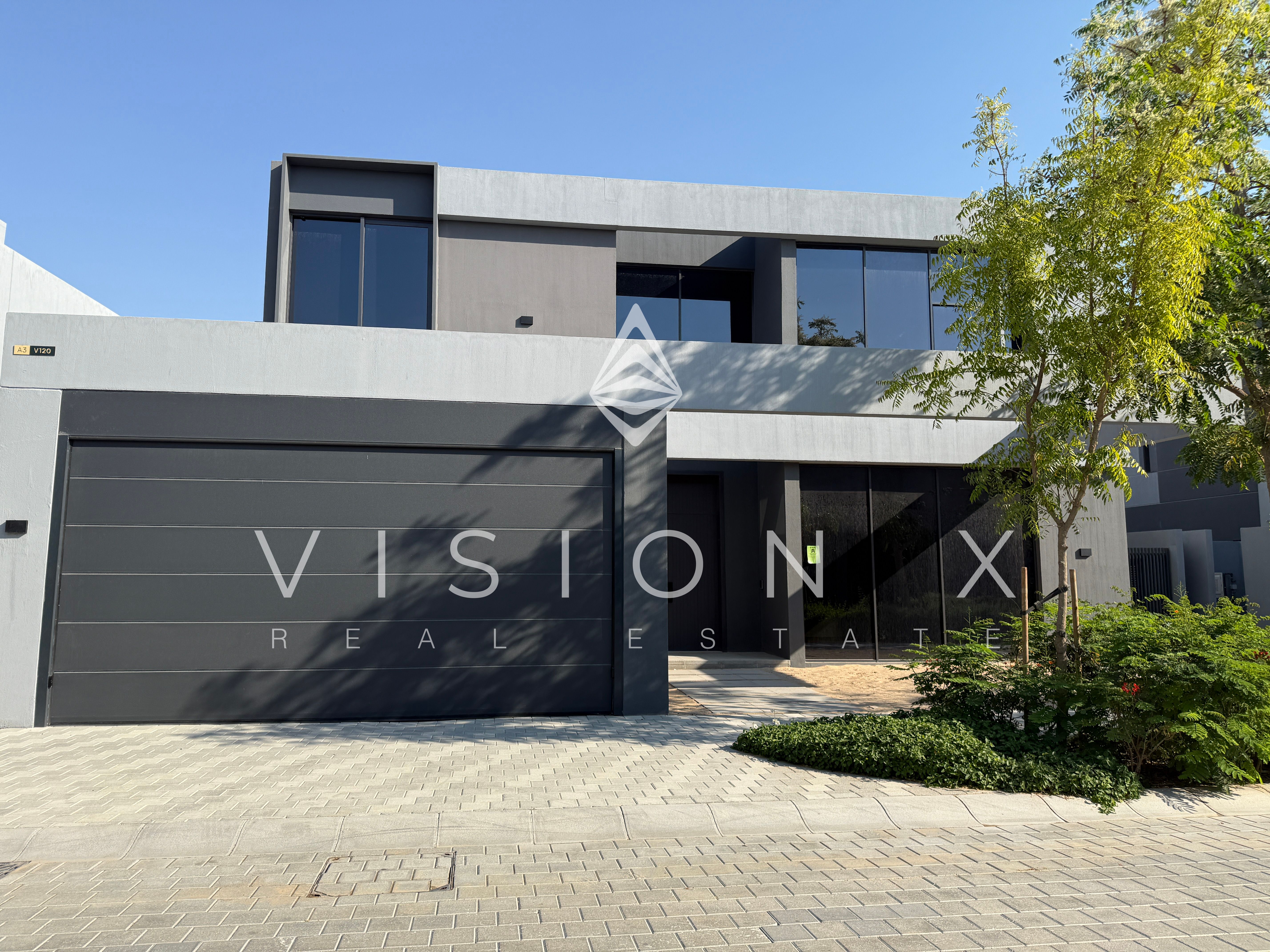 Stylish Townhouse | Popular Location | Ready to Move