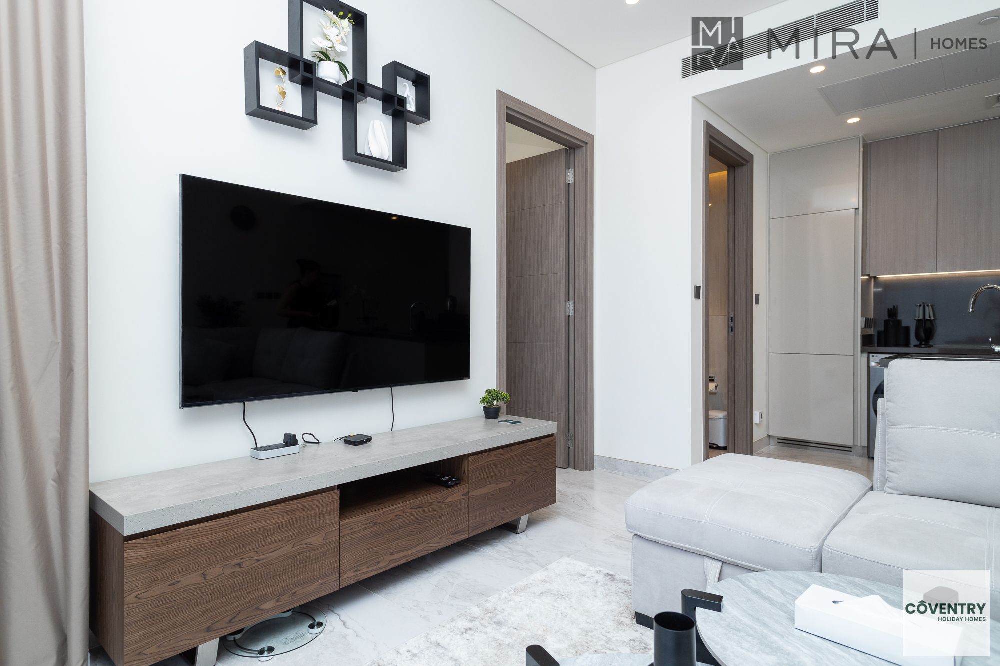 Best Offer and No Commission for a Stylish 1BR in Peninsula Five Views & Pool