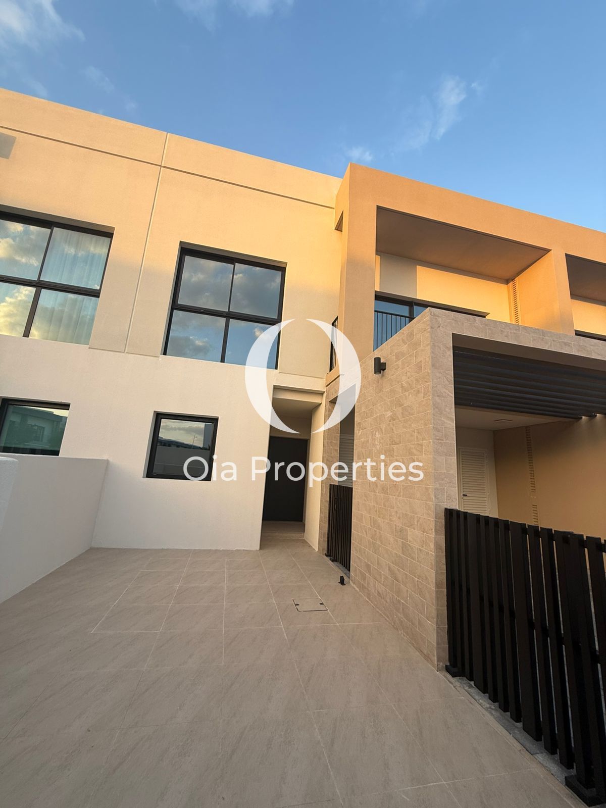 Unique Living | Stunning 3BR+M | Ready to Move