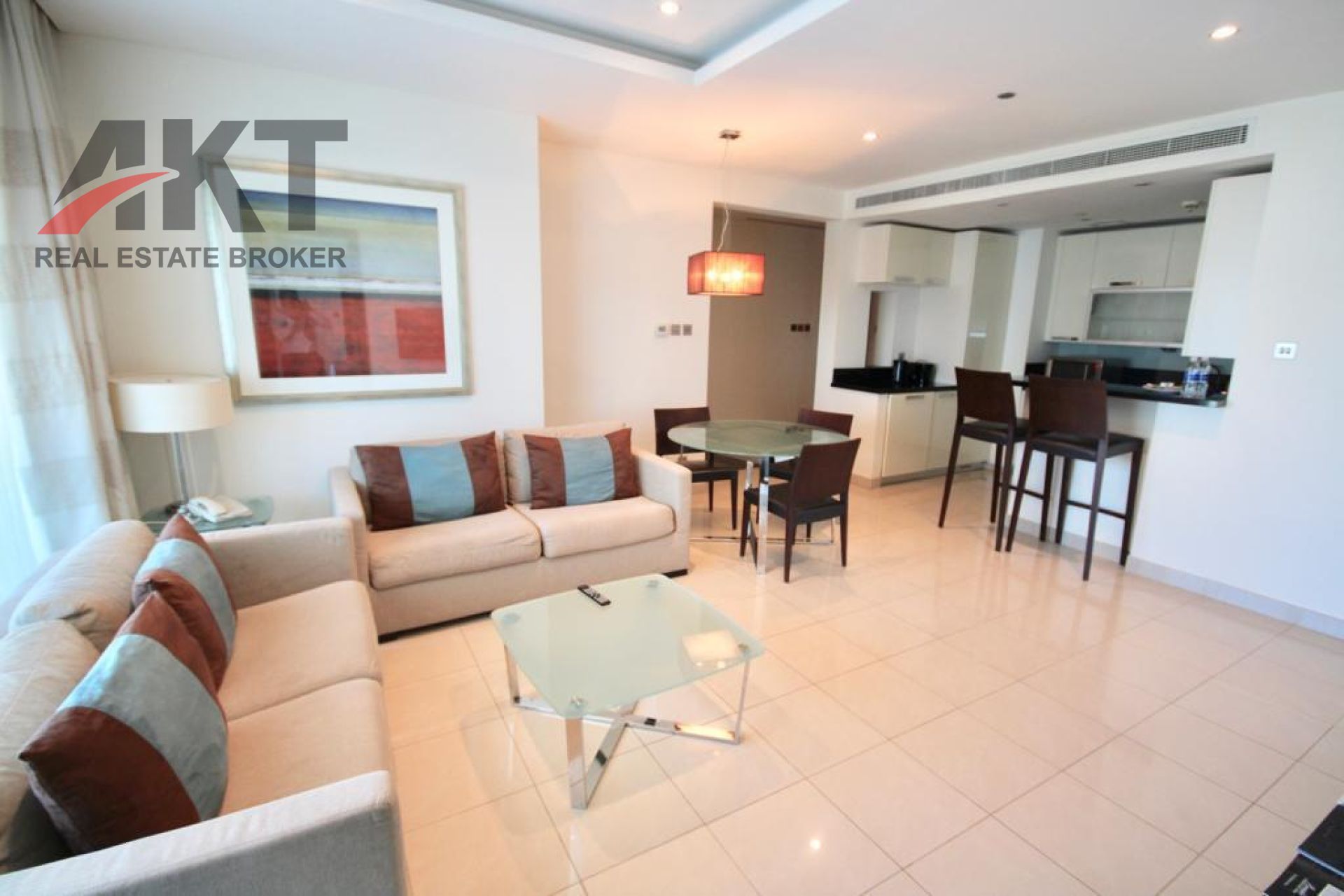 FULLY FURNISHED LUXURIOUS 2 BEDROOM/CLOSE TO METRO