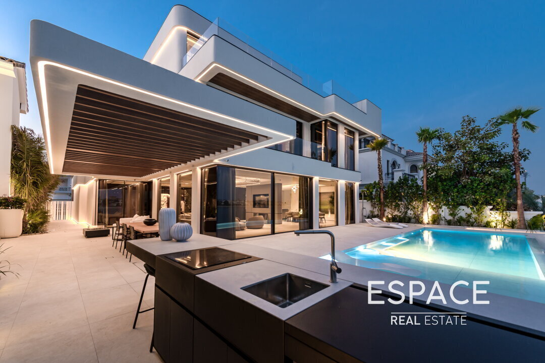 Luxuriously Upgraded | 3-Story |Furnished