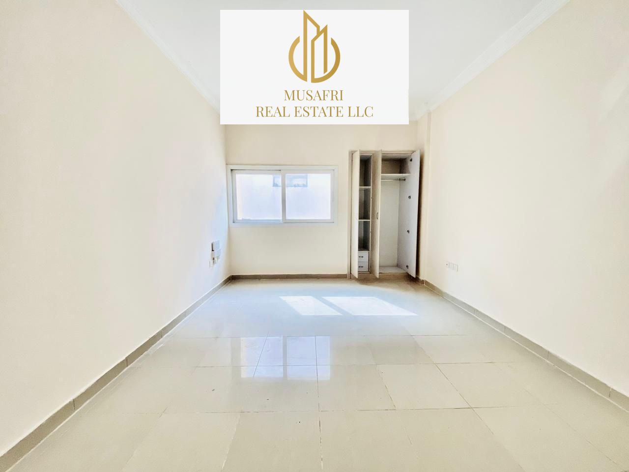 Schools Area!!! Huge Studio apartment for Family in 25k, Close to Dubai Exit, Schools Zone Muwaileh Sharjah, Call Umer