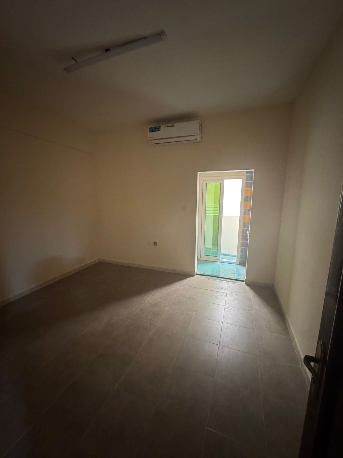 Studio for Rent – Al Naseriya, Sharjah Excellent and vibrant location Studio with balcony Split AC Price: 16,000 AED per year Paymen