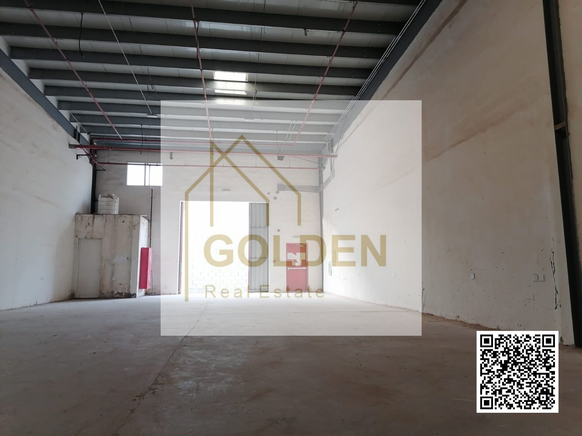13 kW electrical power, 2,100 sq ft usable area, and a prime location directly on the main street.