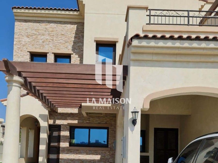 Prime Location | 3BR + M Villa | Corner Unit