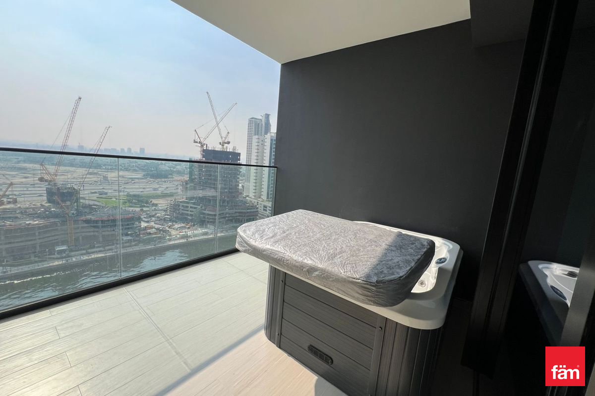 Canal View | With Jaccuzi | Smart Home