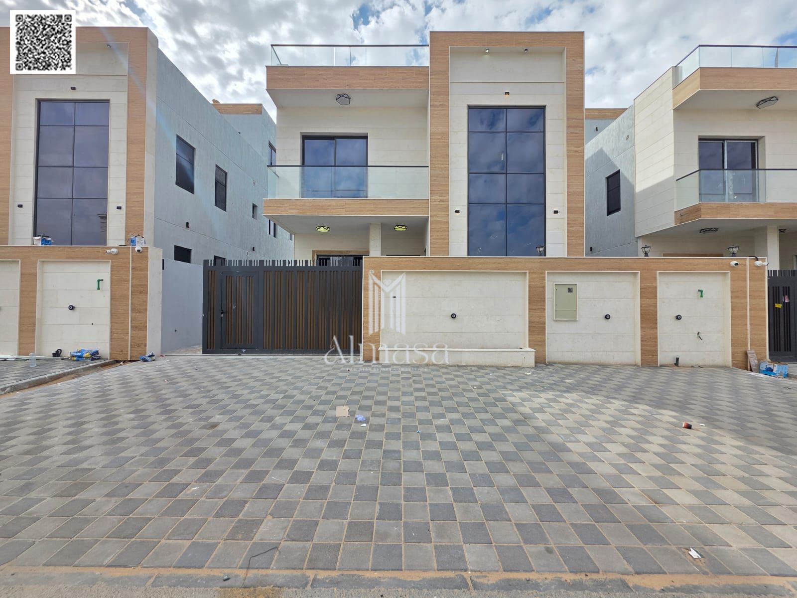 Own a two-story villa with a rooftop, European design, VIP finishing, at a price including registration and ownership fees, opposite Al-Hamidiyah Park