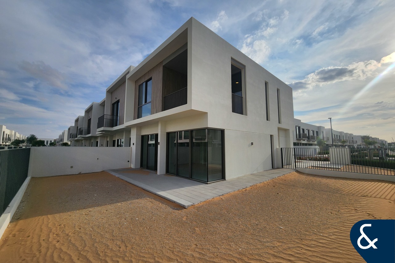 4 Bed + Maids | Large Plot | Vacant Now