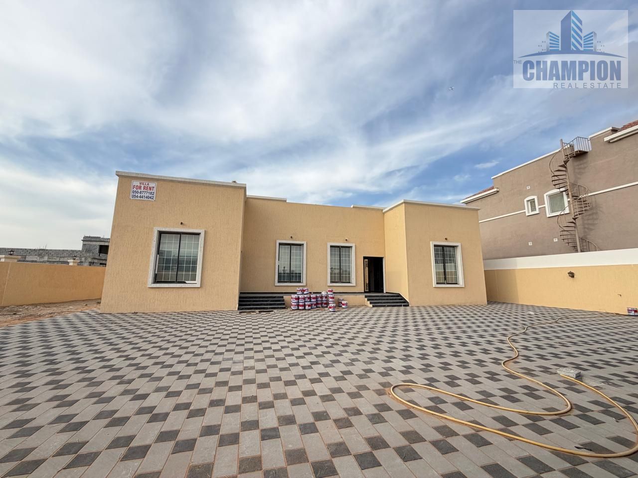 Charming 4 BR Villa in Serene Al Aweer