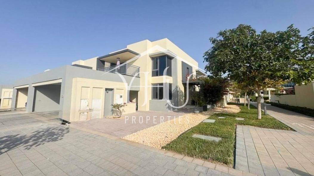 Premium 5BR | Family Villa | Vacant