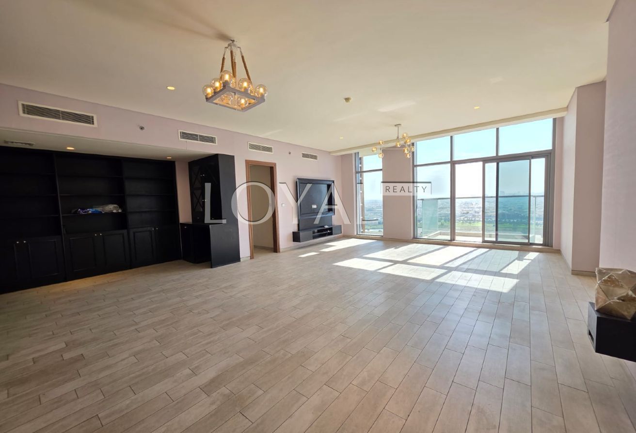 Unrestricted Full Stable View | Vacant Now