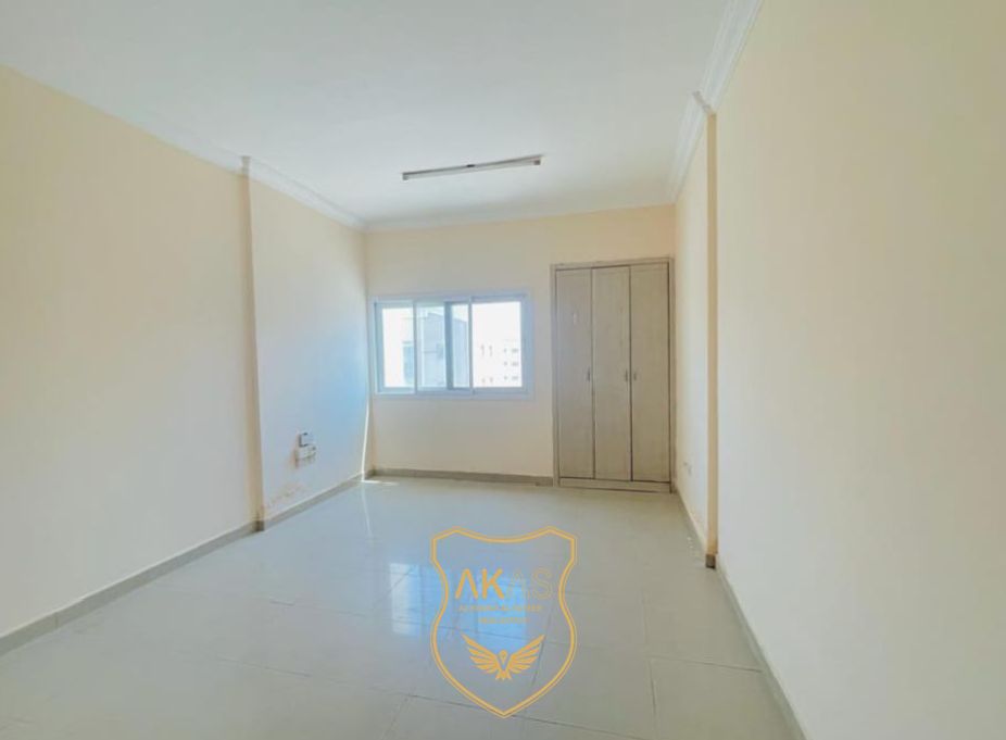 LUXURIOUS/HUGE STUDIO/BUILT IN WARDROBE/ FAMILY BUILDING/EASY EXIT E311