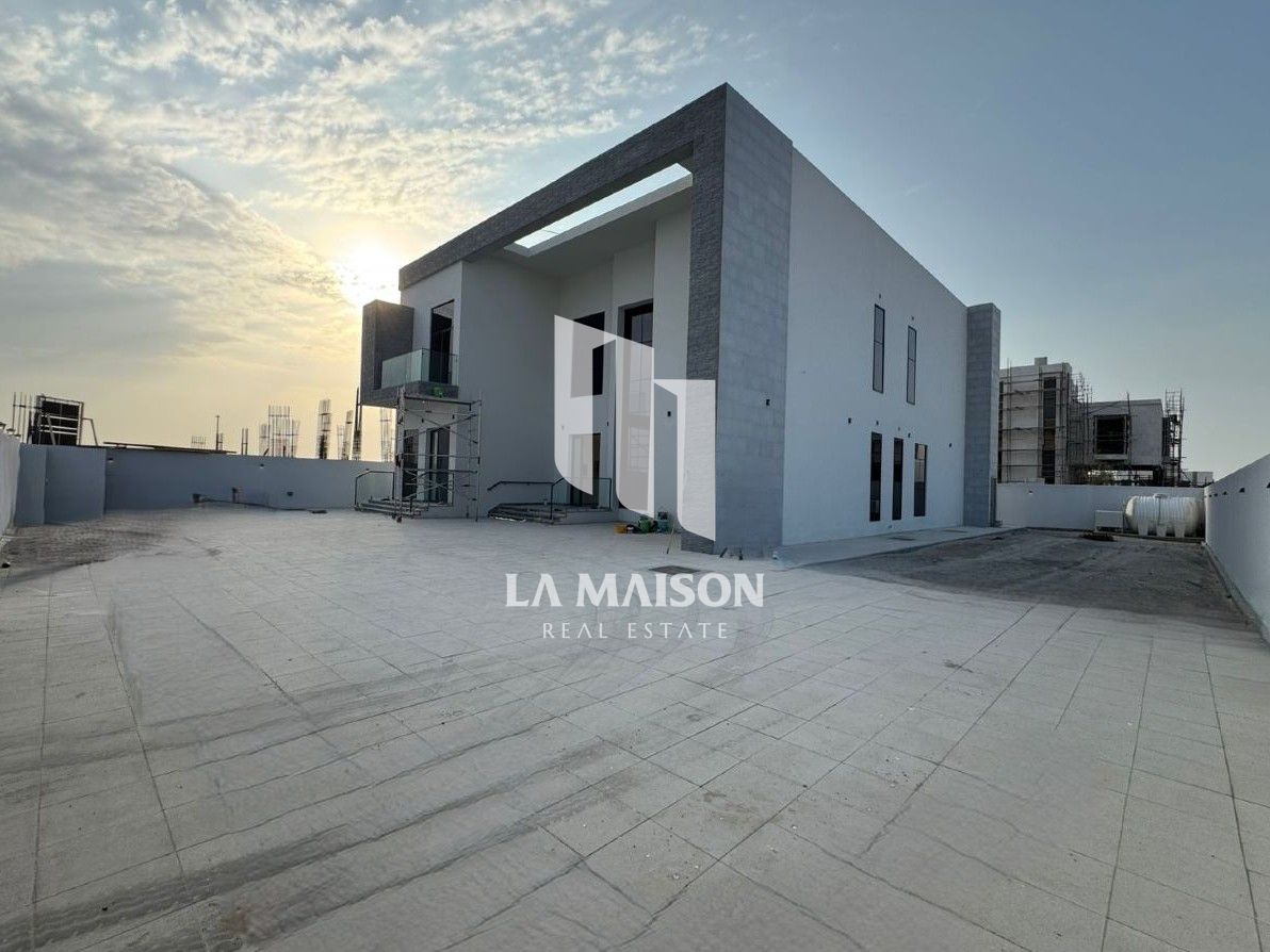 Ready to move | 6BR Villa + M | Majlis |VIP Choice