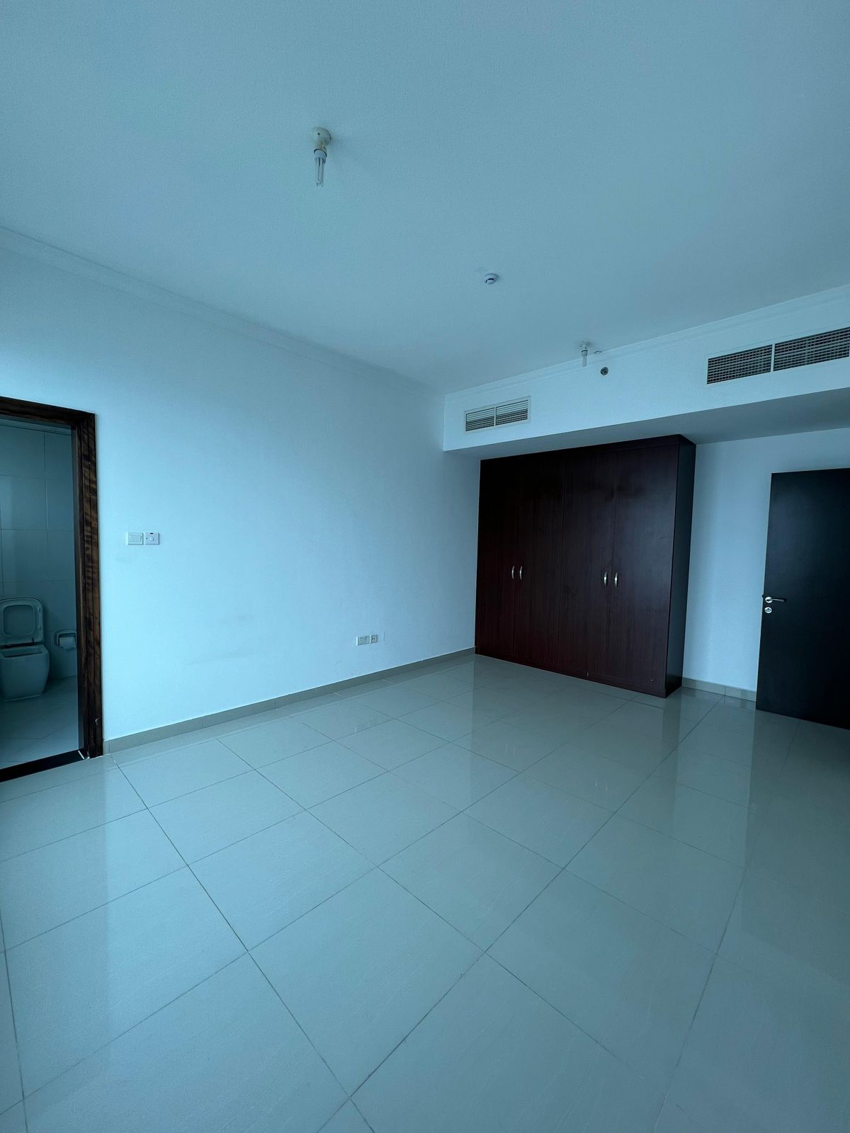 For rent in Sharjah, Al Majaz 2 area Close to Al Buhaira Police 2 bedrooms and a living room with a maid's room 4 bathrooms