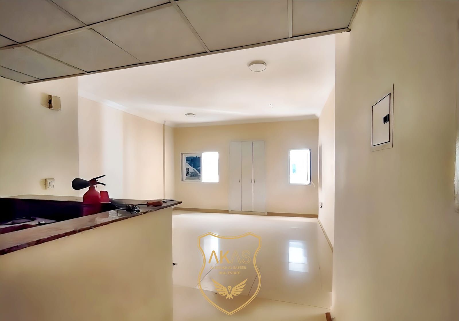 LUXURIOUS/HUGE STUDIO/IN SCHOOL AREA/BUILT IN WARDROBE/ FAMILY BUILDING/EASY EXIT E311