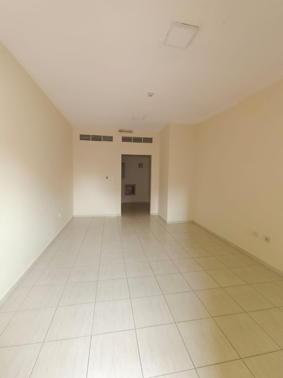 Distinctive apartment for rent - 2 bedrooms with a distributor - Open view - Prime location in Al Majaz, overlooking the corniche and lake
