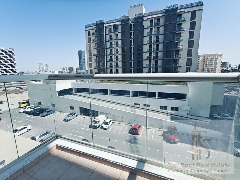 Well Maintained | Spacious 3 BHK | Open Kitchen