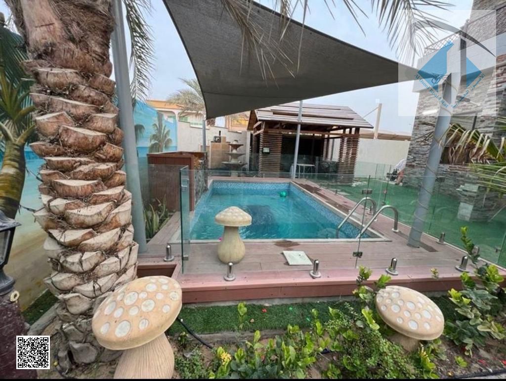 5000 sqf villa with pool corner on main road near all services
