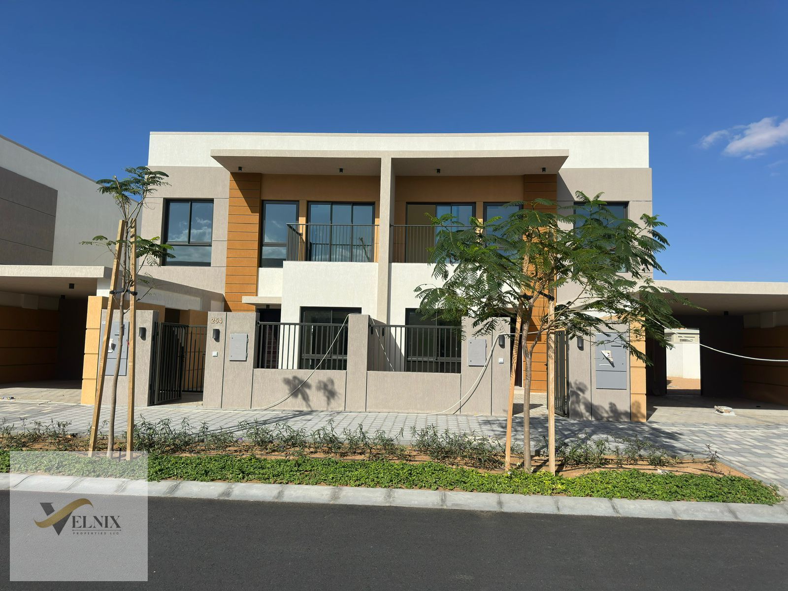 LUXURY GATED COMMUNITY – 5BR CORNER VILLA FOR SALE - FREEHOLD - READY TO MOVE