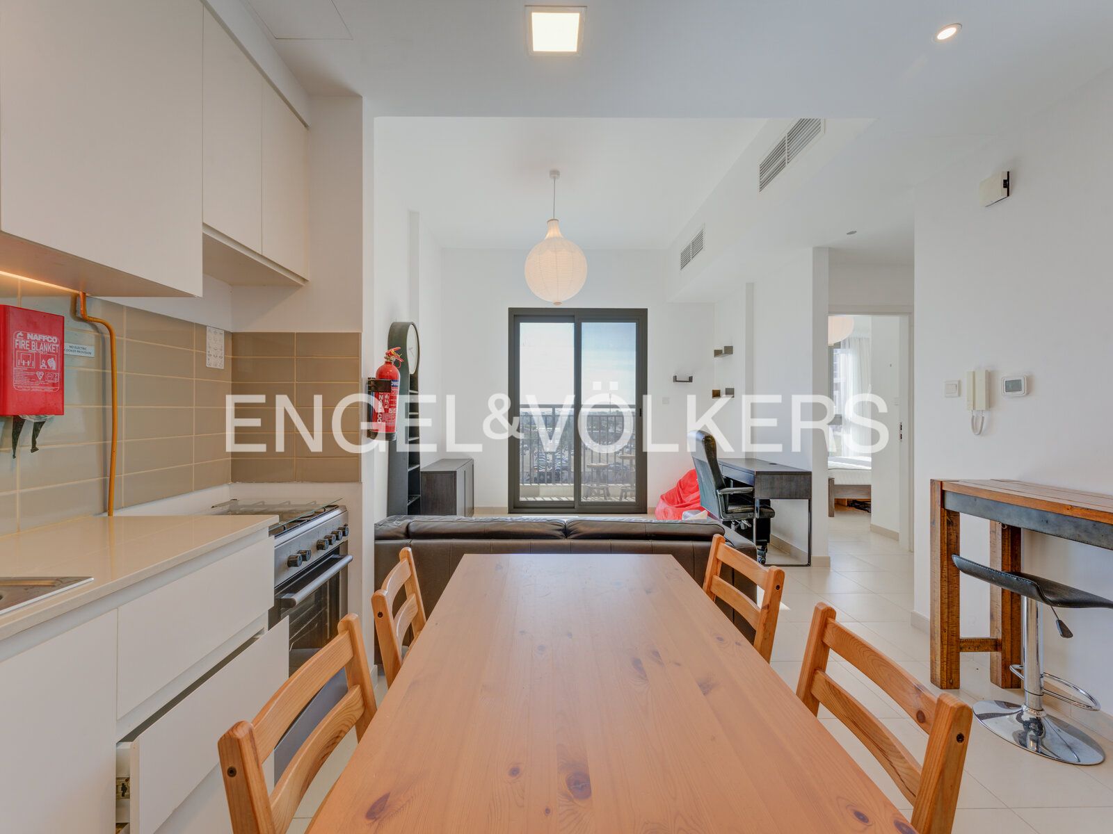 Spacious Bright Unit | Furnished | 7 % ROI