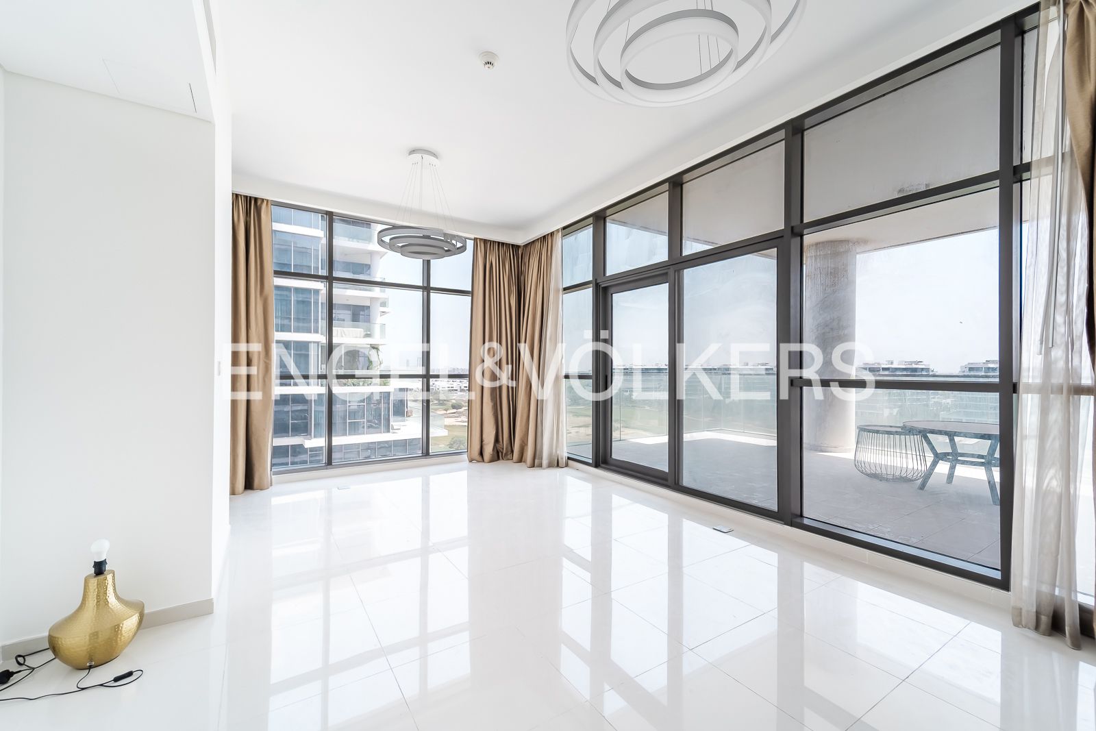 Spacious | Golf View | Corner Unit | Vacant