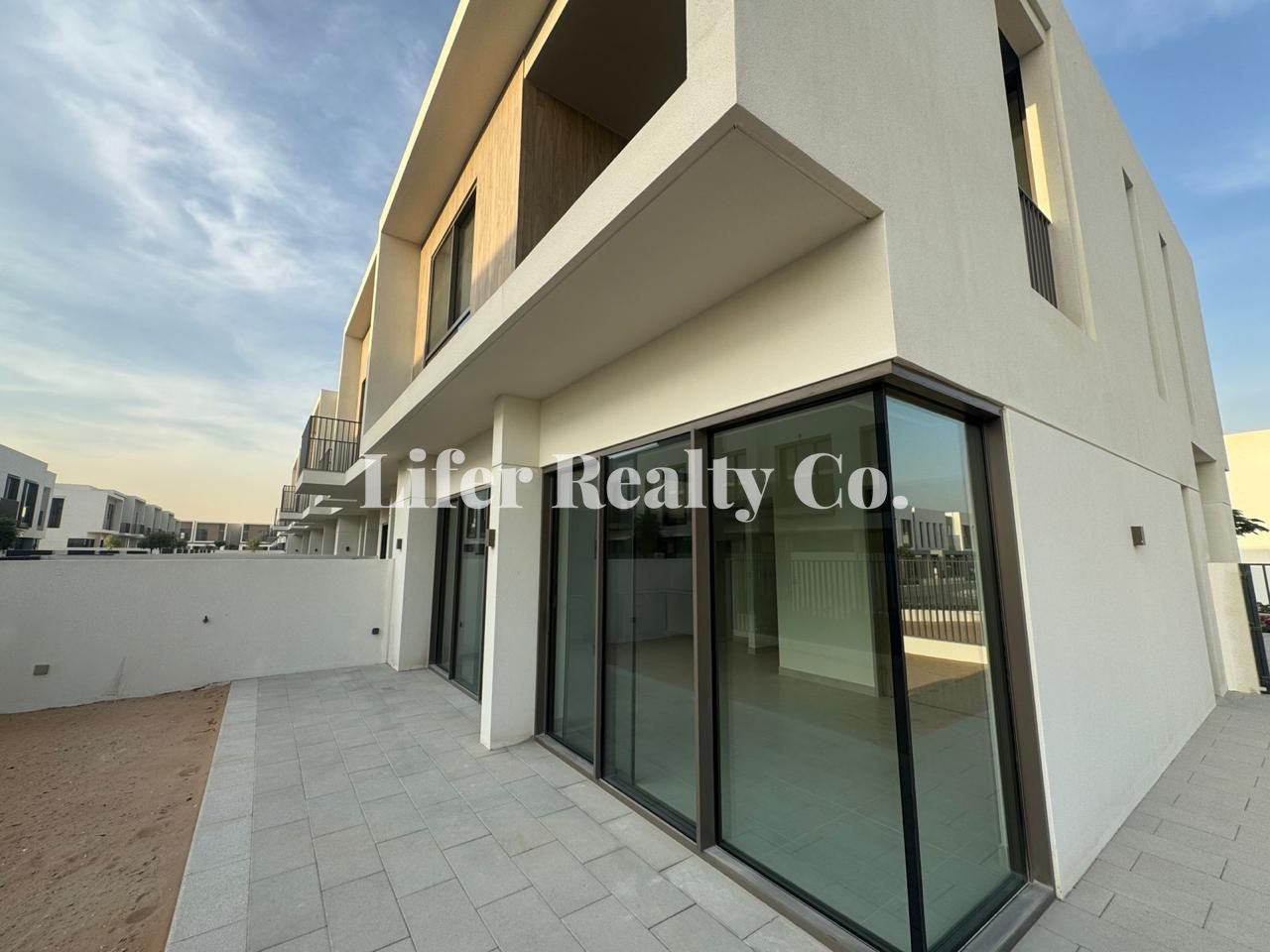 Community Expert | Corner Unit | Large Plot