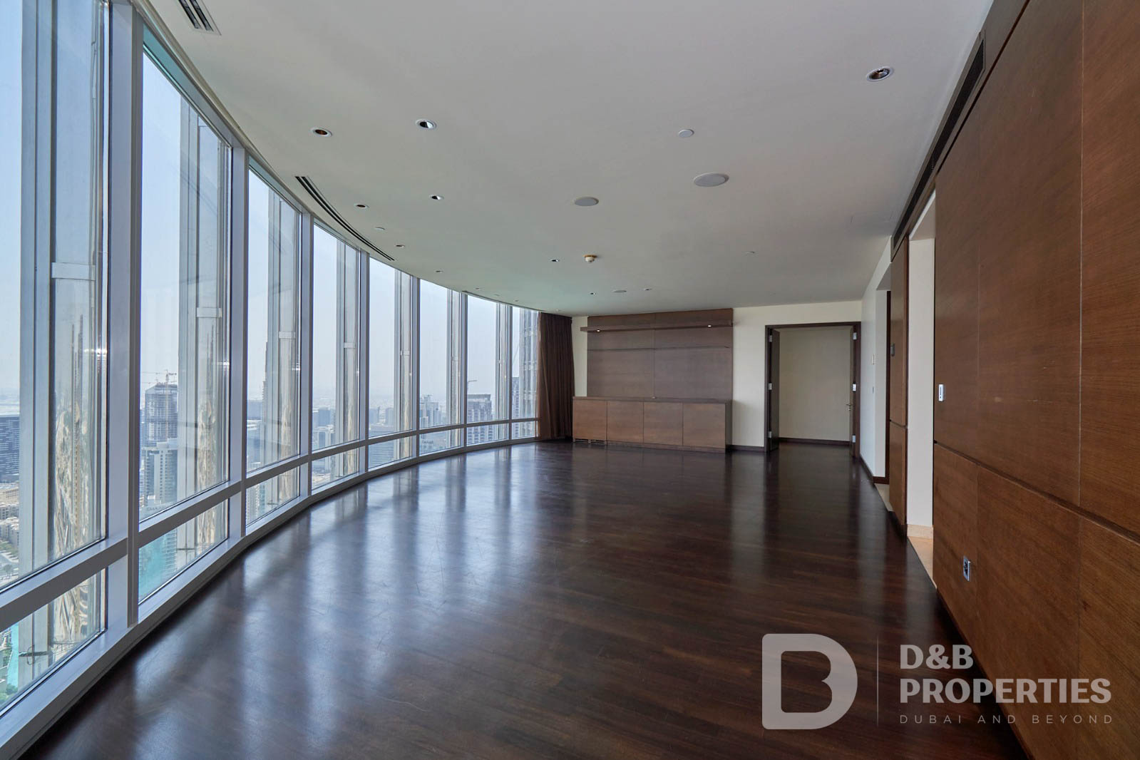 Panoramic | No Pillars | Partial Fountain View