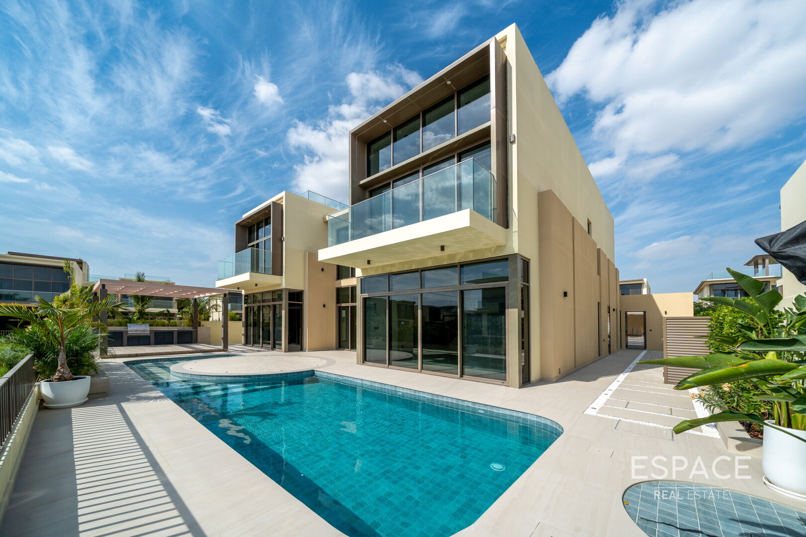 Luxury | D2 | Modern | Park View | Vacant