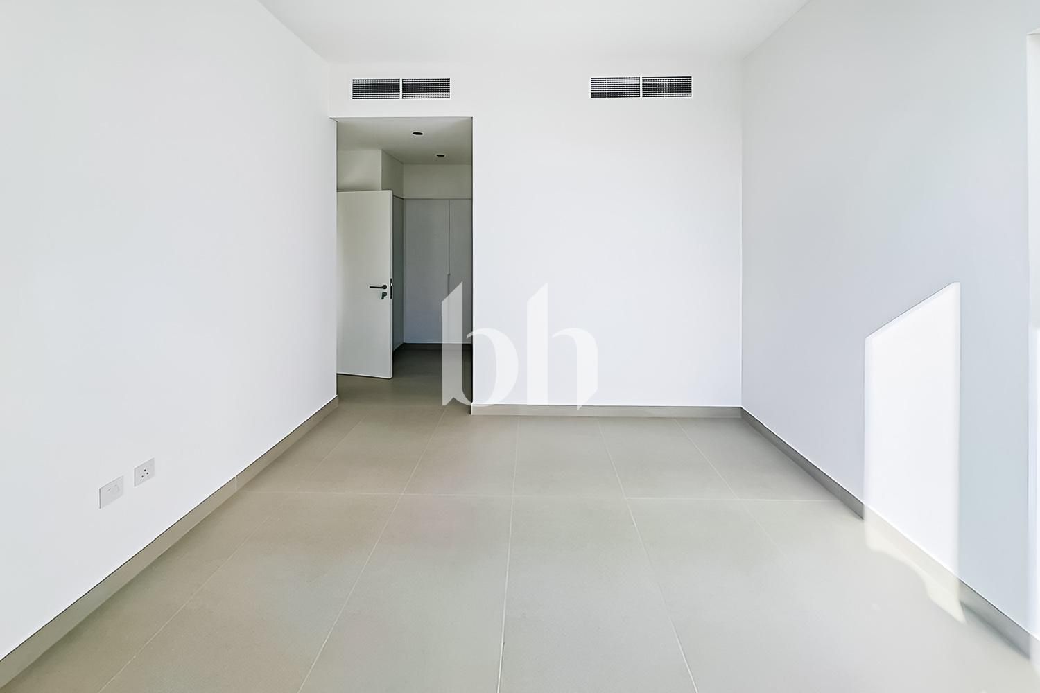 Freehold | 4BR Townhouse | Ready to Move